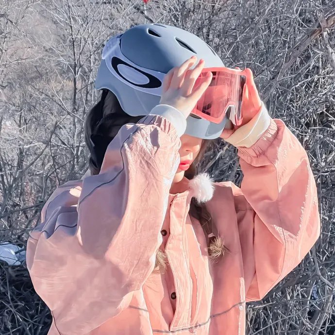 女机械人 封面